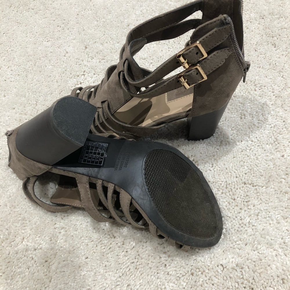 Shoes - Picture 4 of 4